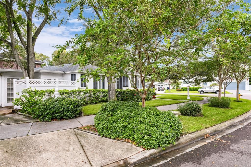 Active With Contract: $1,200,000 (3 beds, 3 baths, 2266 Square Feet)