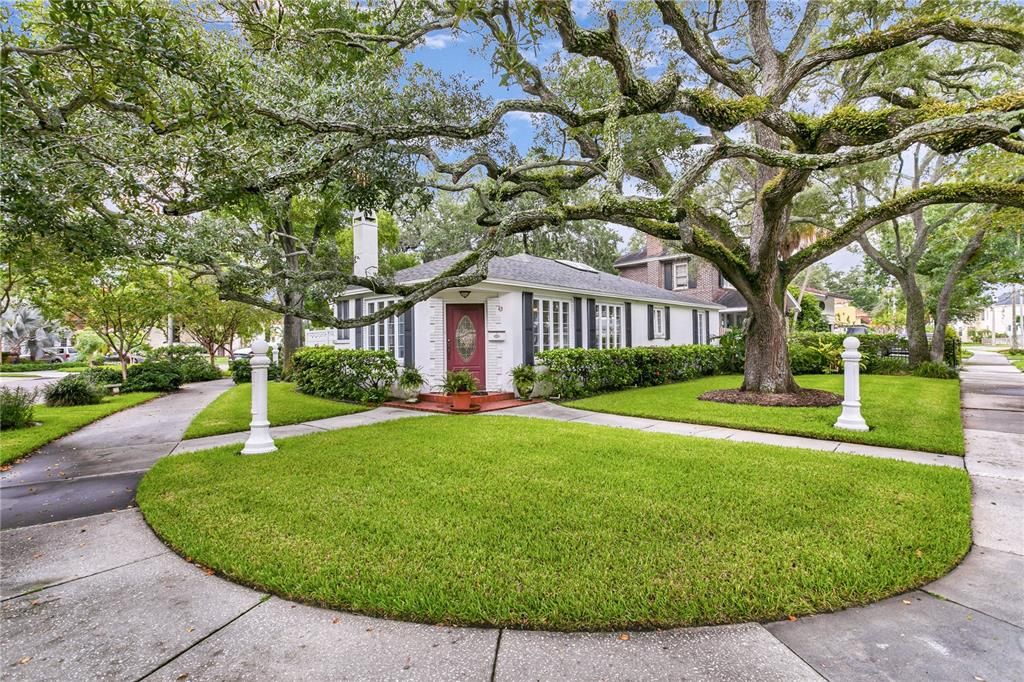 Active With Contract: $1,200,000 (3 beds, 3 baths, 2266 Square Feet)