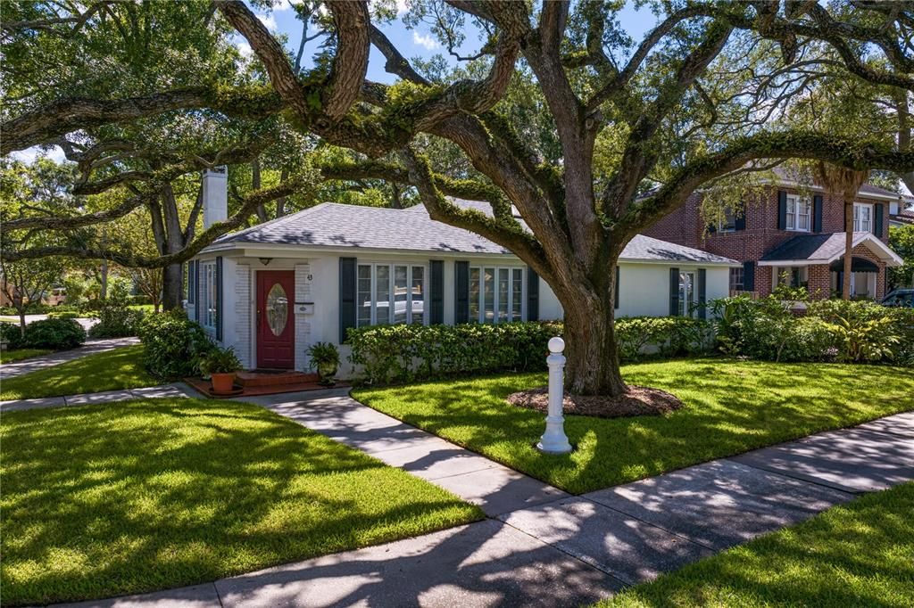 Active With Contract: $1,200,000 (3 beds, 3 baths, 2266 Square Feet)