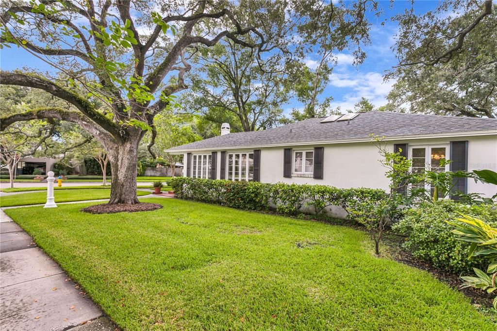 Active With Contract: $1,200,000 (3 beds, 3 baths, 2266 Square Feet)