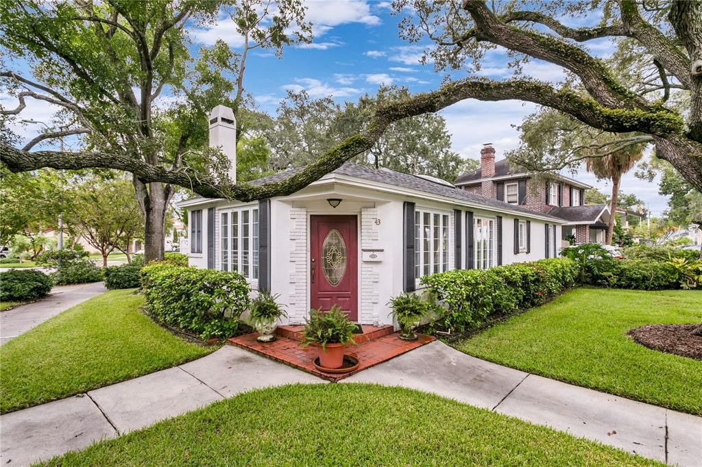 Active With Contract: $1,200,000 (3 beds, 3 baths, 2266 Square Feet)