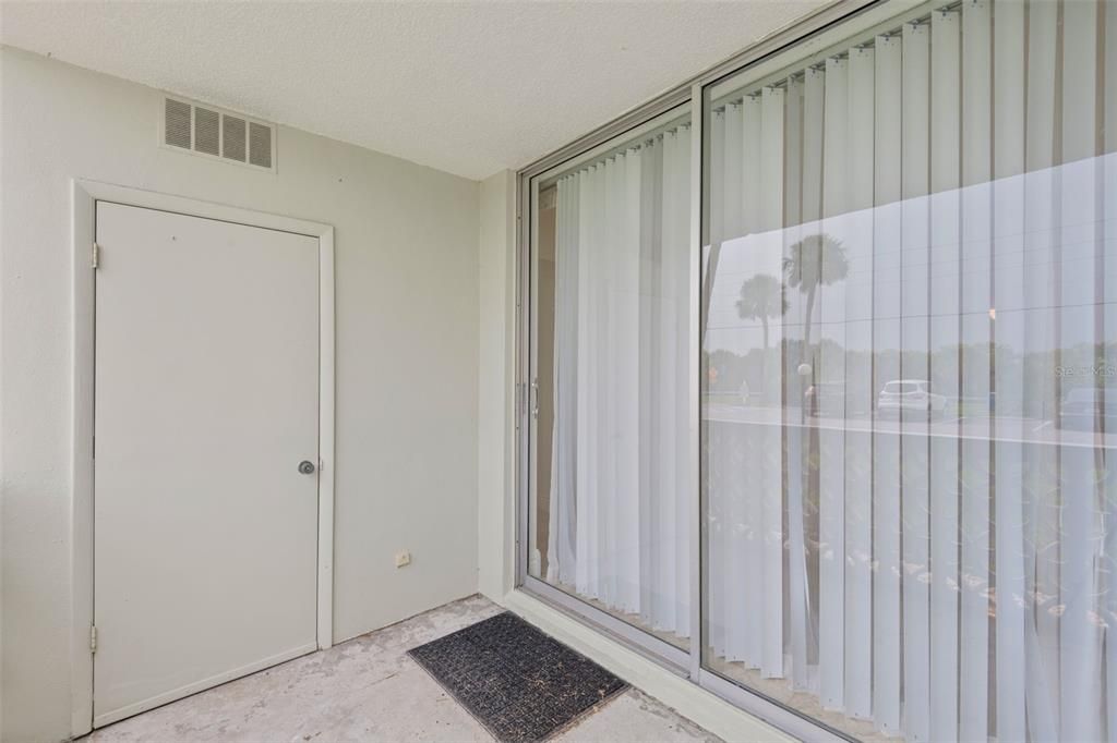 For Sale: $279,900 (2 beds, 2 baths, 975 Square Feet)