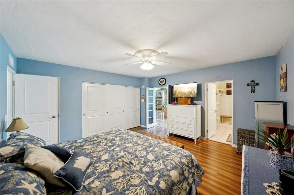 For Sale: $249,900 (2 beds, 2 baths, 1400 Square Feet)