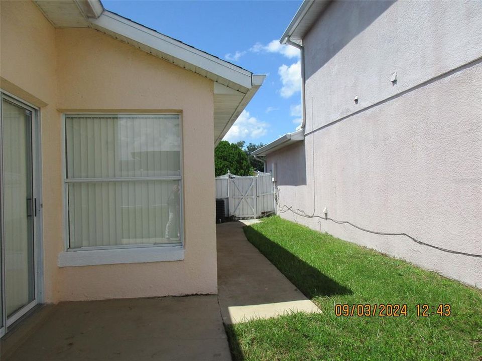 Active With Contract: $1,995 (3 beds, 2 baths, 1392 Square Feet)