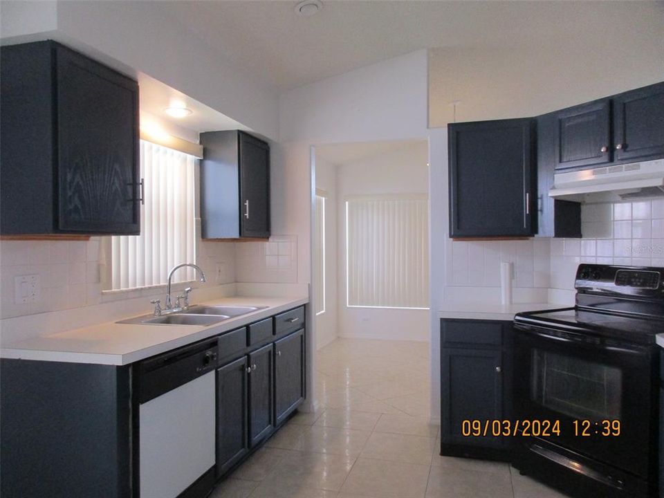 Active With Contract: $1,995 (3 beds, 2 baths, 1392 Square Feet)