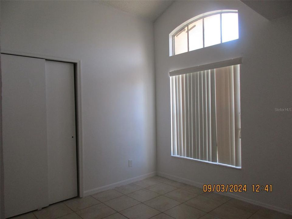 Active With Contract: $1,995 (3 beds, 2 baths, 1392 Square Feet)