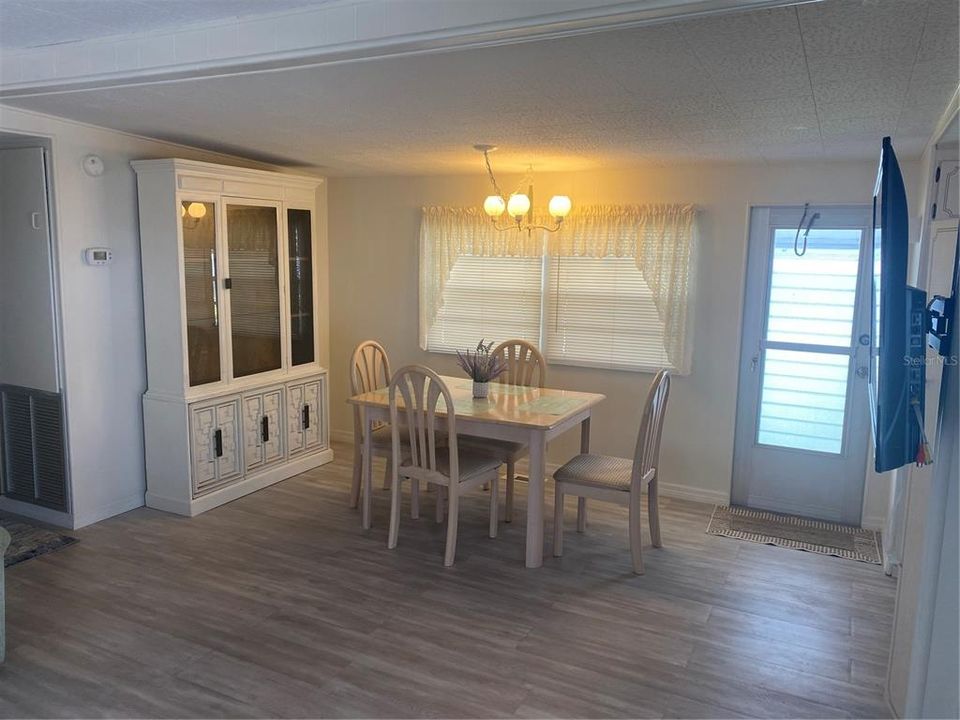 For Sale: $155,000 (2 beds, 2 baths, 740 Square Feet)