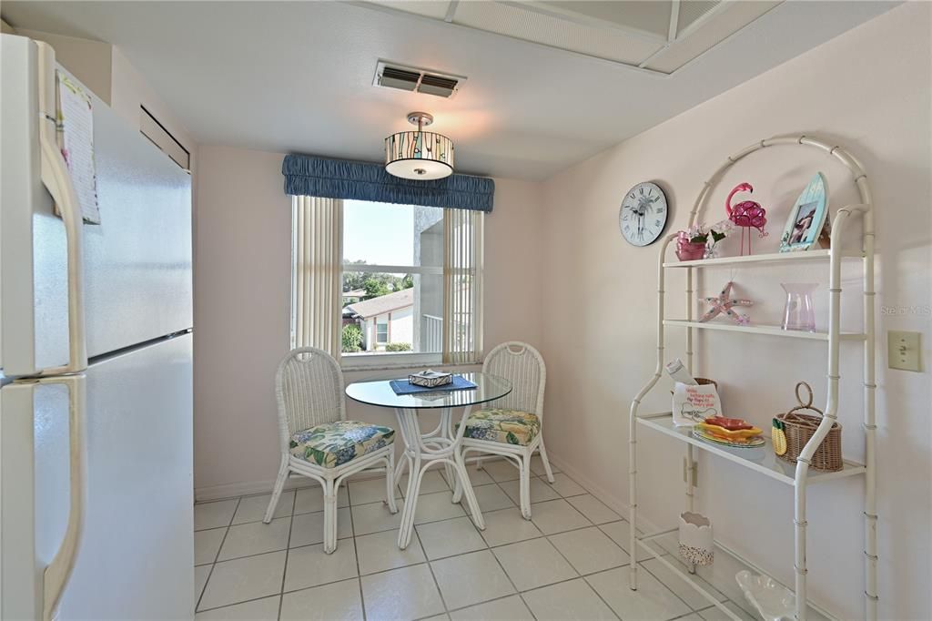 For Sale: $235,000 (2 beds, 2 baths, 1007 Square Feet)