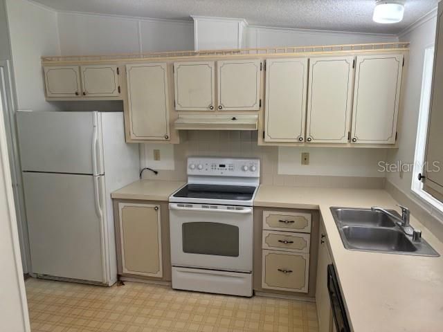 For Sale: $170,000 (2 beds, 2 baths, 1352 Square Feet)