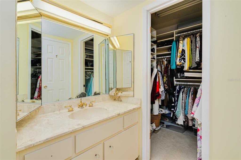 MASTER BEDROOM BATHROOM