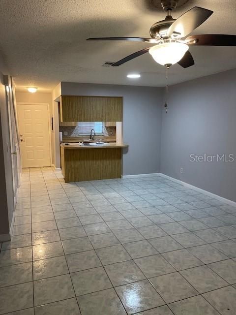 Active With Contract: $1,500 (2 beds, 2 baths, 800 Square Feet)