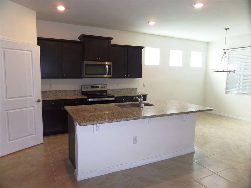 For Rent: $2,300 (4 beds, 2 baths, 2038 Square Feet)