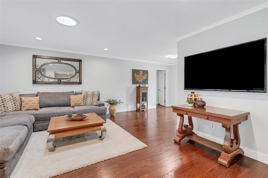 Beautiful entryway into light and bright main living area~