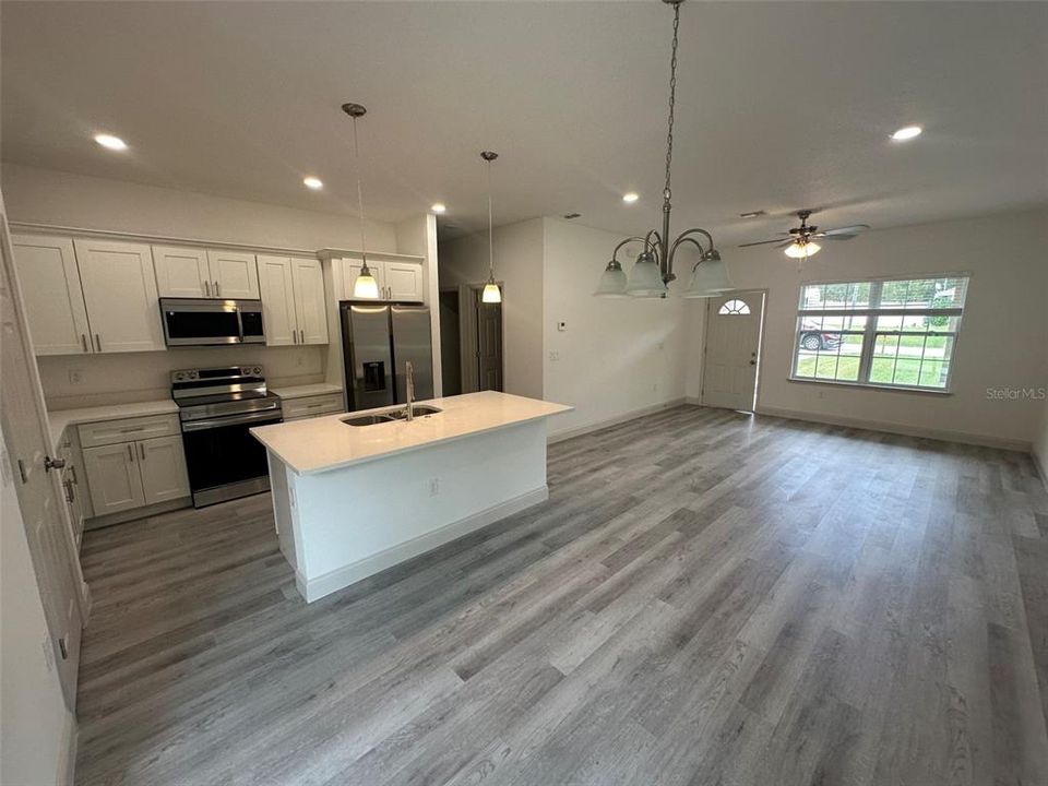 For Sale: $289,900 (4 beds, 2 baths, 1551 Square Feet)