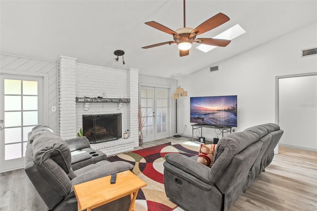 Active With Contract: $429,900 (4 beds, 2 baths, 2044 Square Feet)