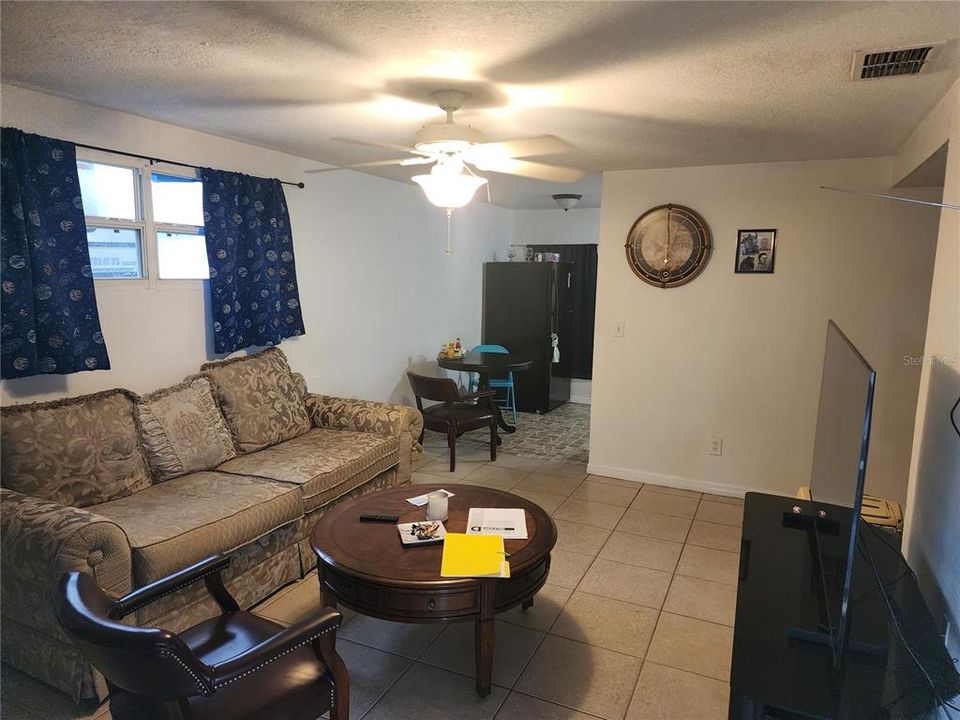 For Sale: $349,900 (3 beds, 1 baths, 875 Square Feet)