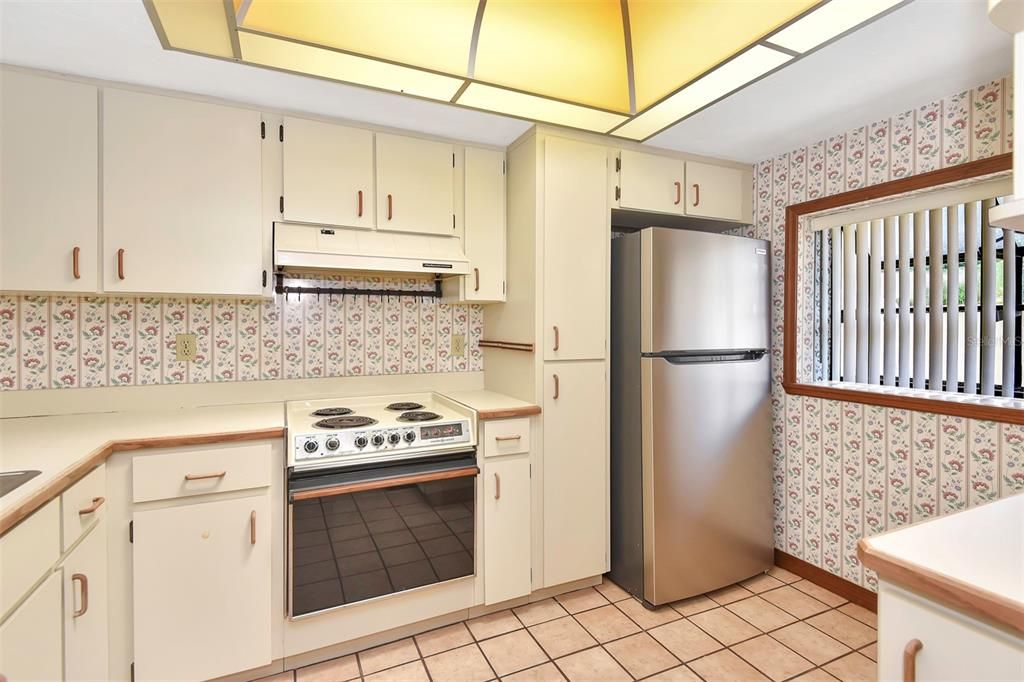 For Sale: $200,000 (2 beds, 2 baths, 1072 Square Feet)