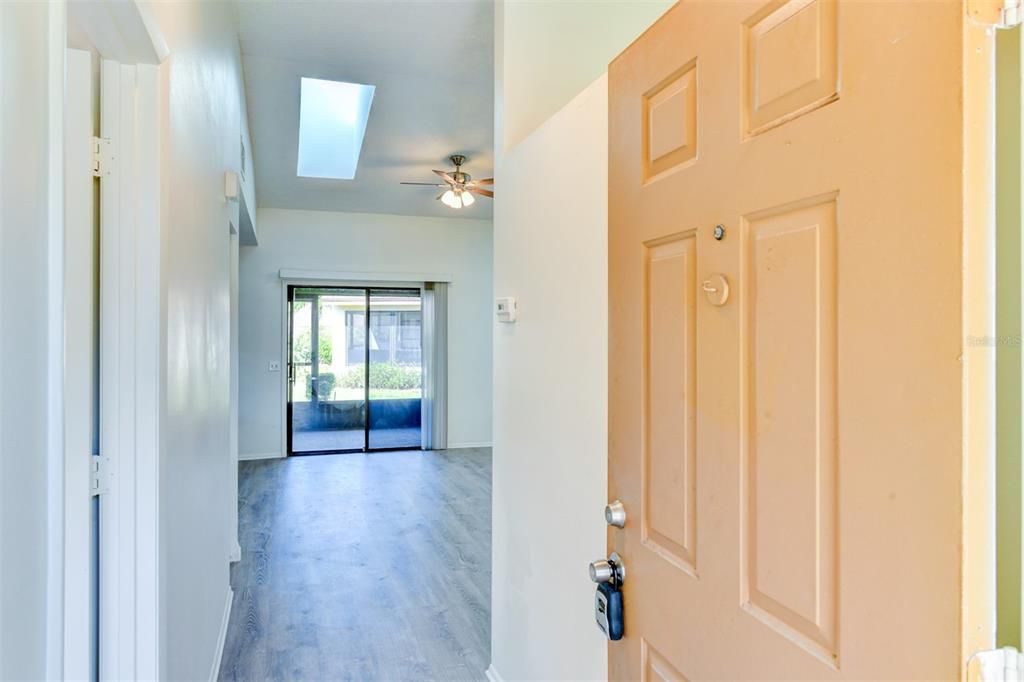 Active With Contract: $198,000 (1 beds, 1 baths, 836 Square Feet)