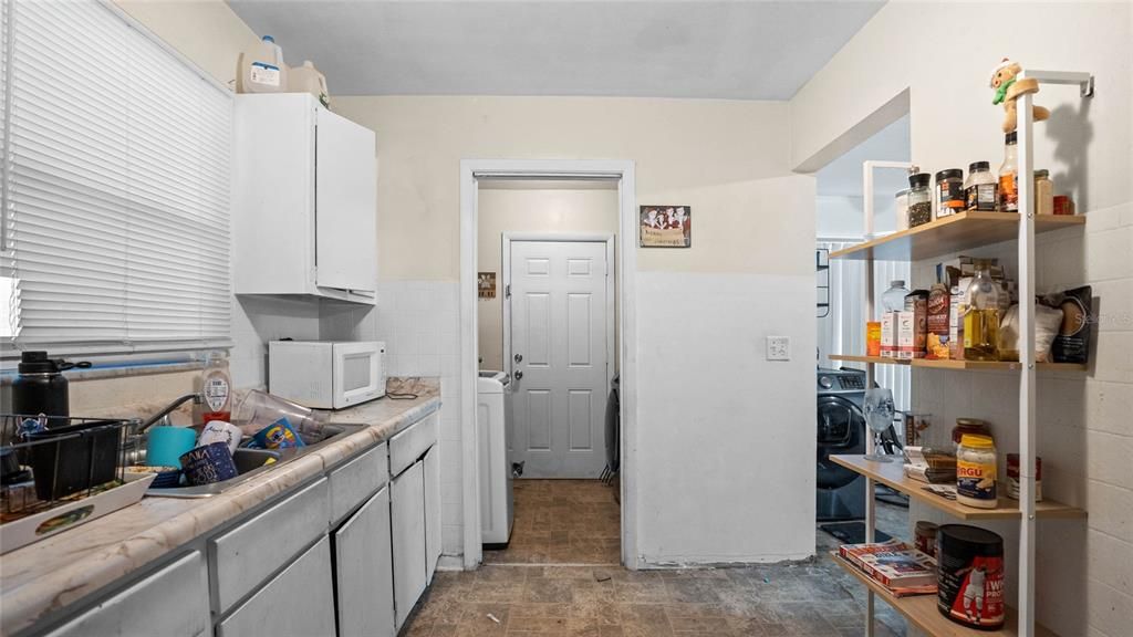 For Sale: $235,000 (3 beds, 1 baths, 1050 Square Feet)