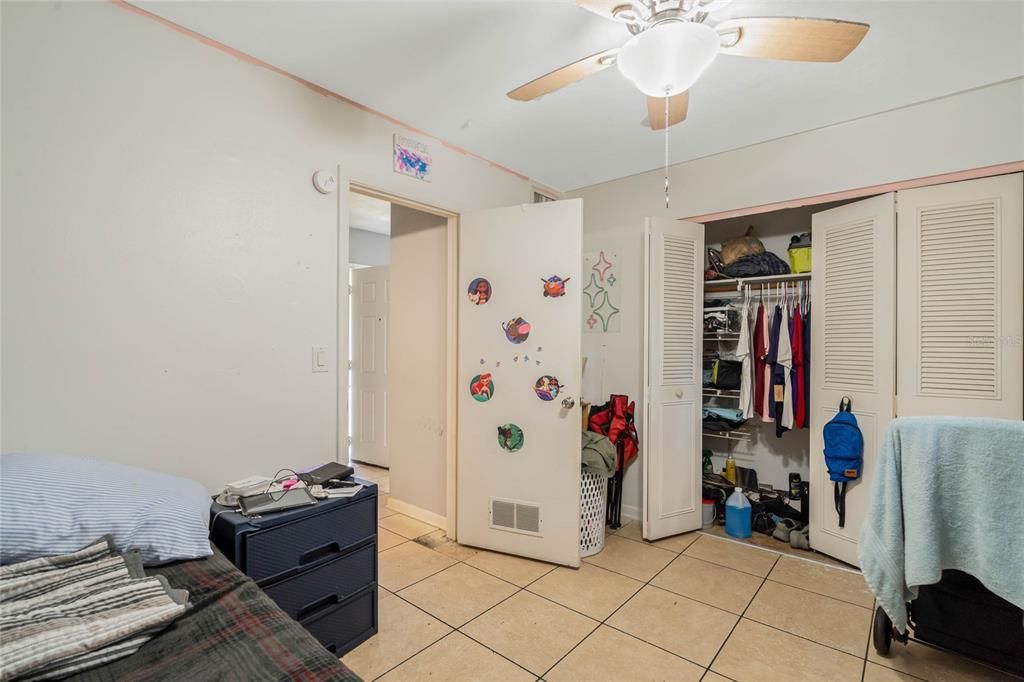 For Sale: $190,000 (2 beds, 1 baths, 700 Square Feet)