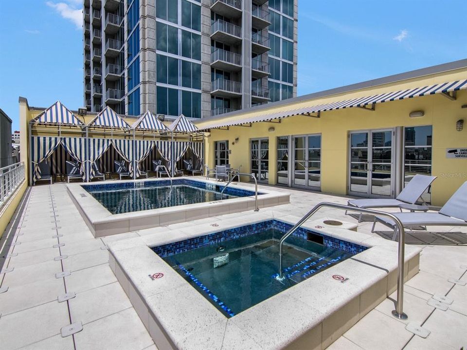 For Sale: $599,900 (2 beds, 2 baths, 1423 Square Feet)