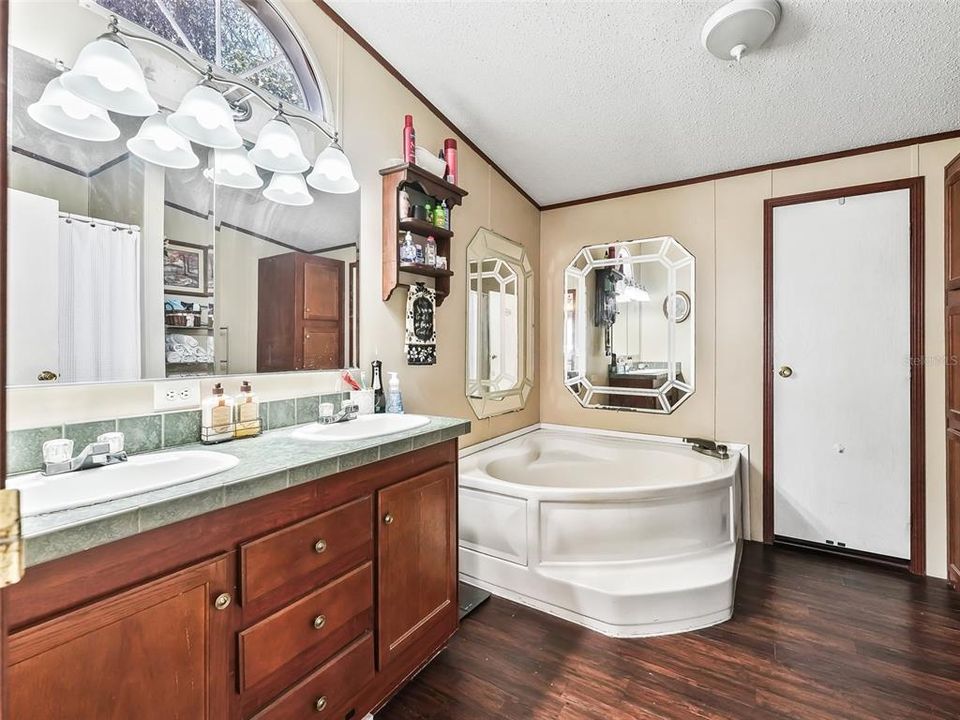 Primary bath with dual sinks and garden tub