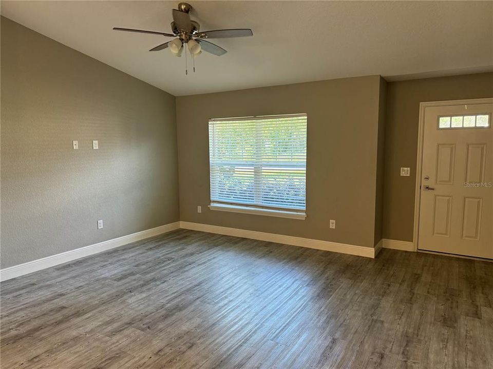 For Rent: $2,300 (3 beds, 2 baths, 1429 Square Feet)