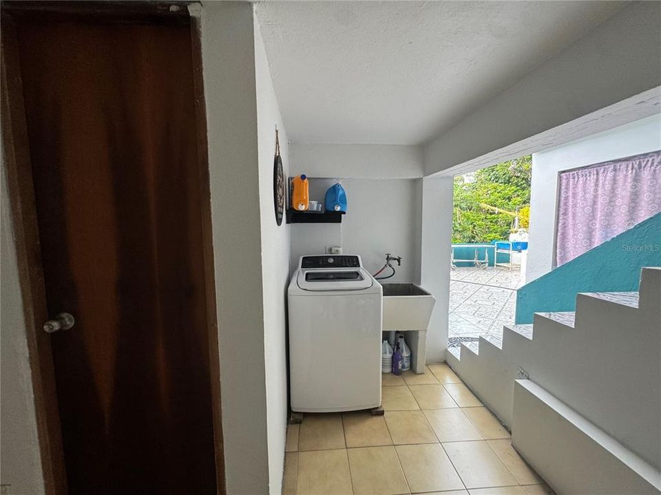 En Venta: $250,000 (3 camas, 3 baños, 1101 Pies cuadrados)