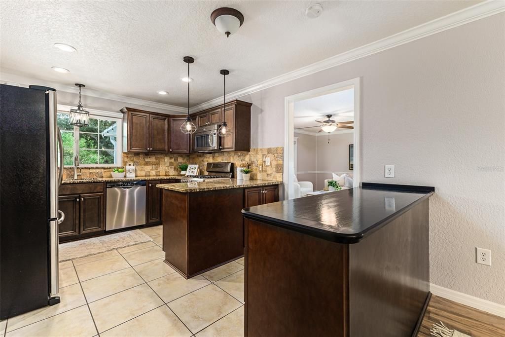 Active With Contract: $399,000 (3 beds, 2 baths, 1673 Square Feet)