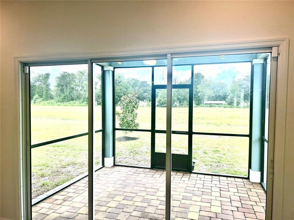 Sliding Glass Doorway to Lanai