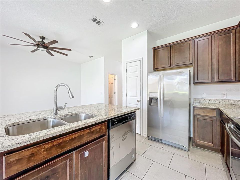 For Rent: $2,099 (2 beds, 2 baths, 1551 Square Feet)