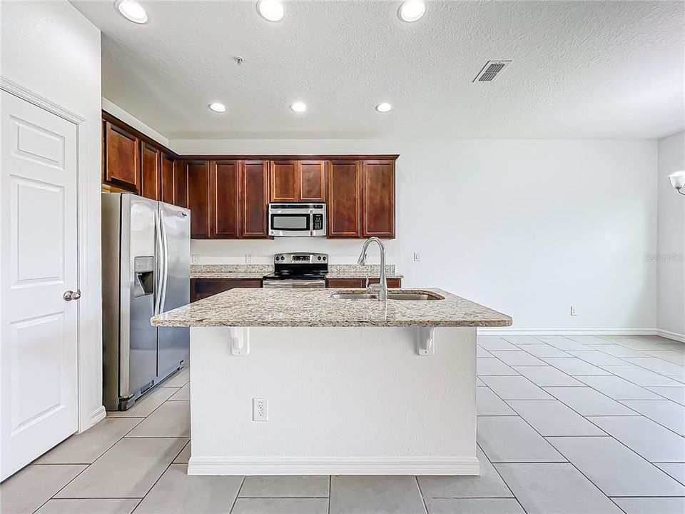 For Rent: $2,099 (2 beds, 2 baths, 1551 Square Feet)