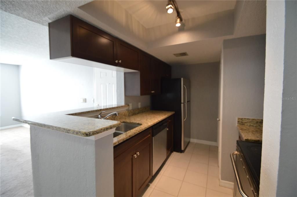 For Sale: $159,500 (1 beds, 1 baths, 642 Square Feet)