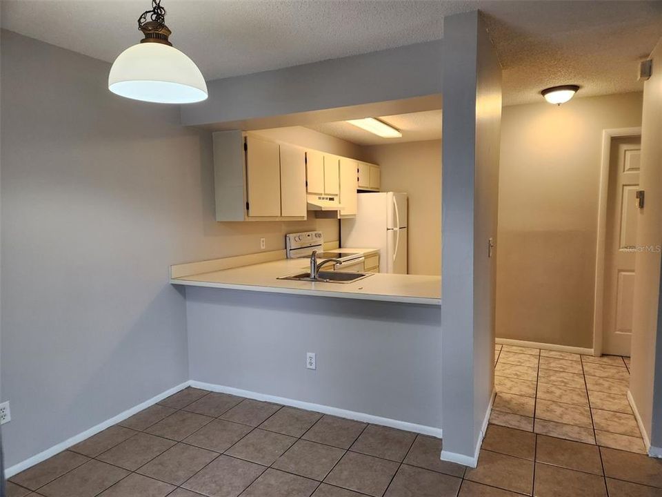 For Rent: $1,325 (1 beds, 1 baths, 742 Square Feet)