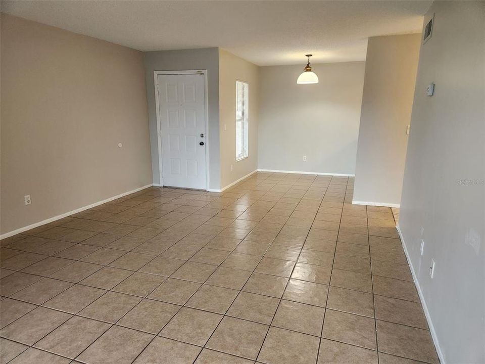 For Rent: $1,325 (1 beds, 1 baths, 742 Square Feet)