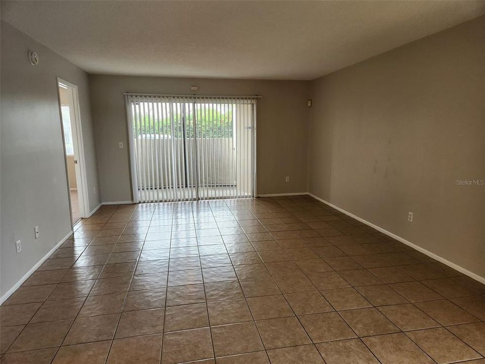 For Rent: $1,325 (1 beds, 1 baths, 742 Square Feet)