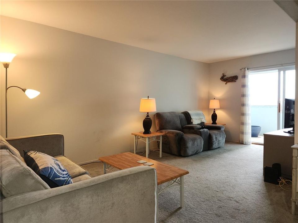 For Sale: $234,900 (1 beds, 1 baths, 745 Square Feet)