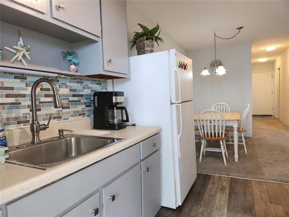 For Sale: $234,900 (1 beds, 1 baths, 745 Square Feet)