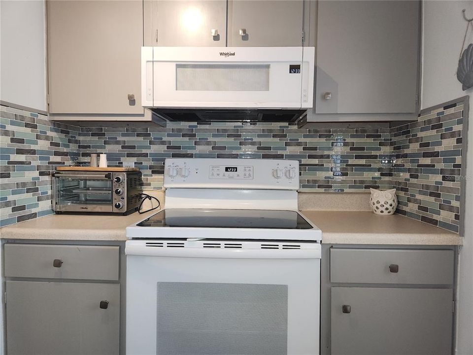 For Sale: $234,900 (1 beds, 1 baths, 745 Square Feet)