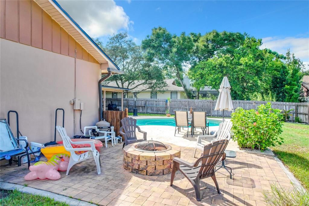 Active With Contract: $549,900 (4 beds, 2 baths, 2365 Square Feet)