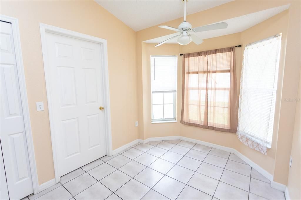 For Rent: $2,275 (4 beds, 2 baths, 1834 Square Feet)