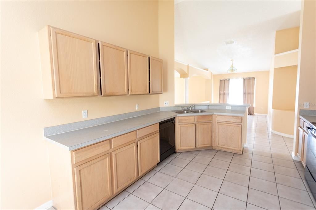 For Rent: $2,275 (4 beds, 2 baths, 1834 Square Feet)