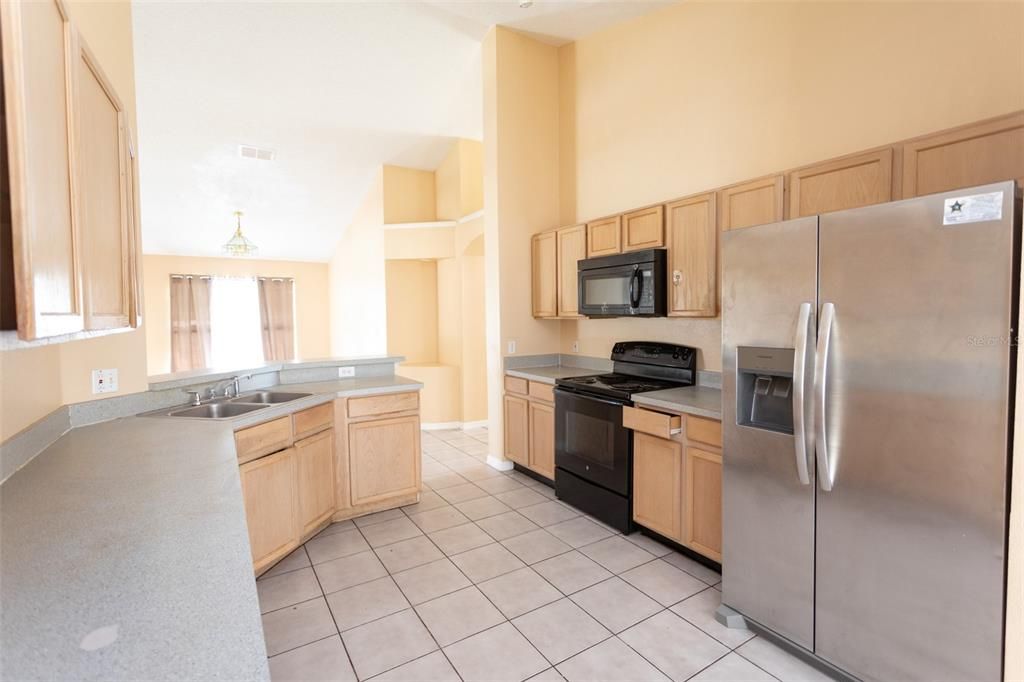 For Rent: $2,275 (4 beds, 2 baths, 1834 Square Feet)