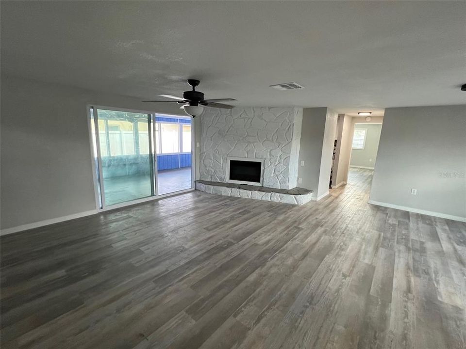 Active With Contract: $1,750 (3 beds, 2 baths, 1609 Square Feet)