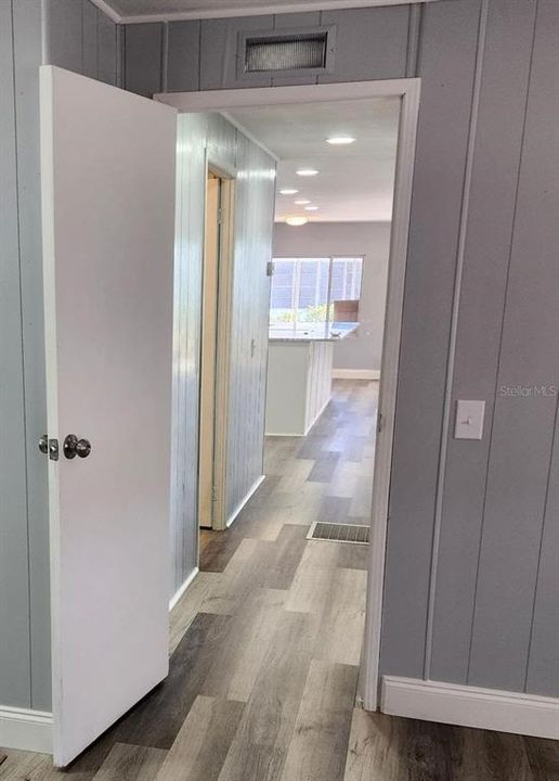 合同活跃: $153,000 (2 贝兹, 2 浴室, 1152 平方英尺)