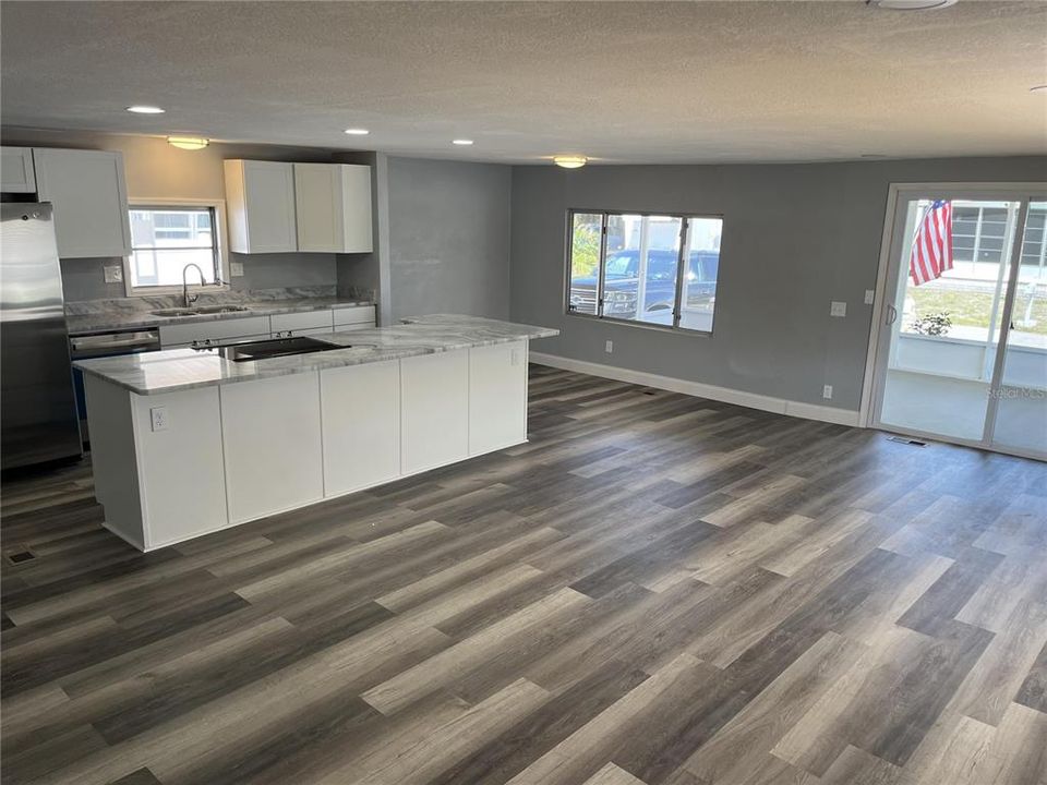 合同活跃: $153,000 (2 贝兹, 2 浴室, 1152 平方英尺)