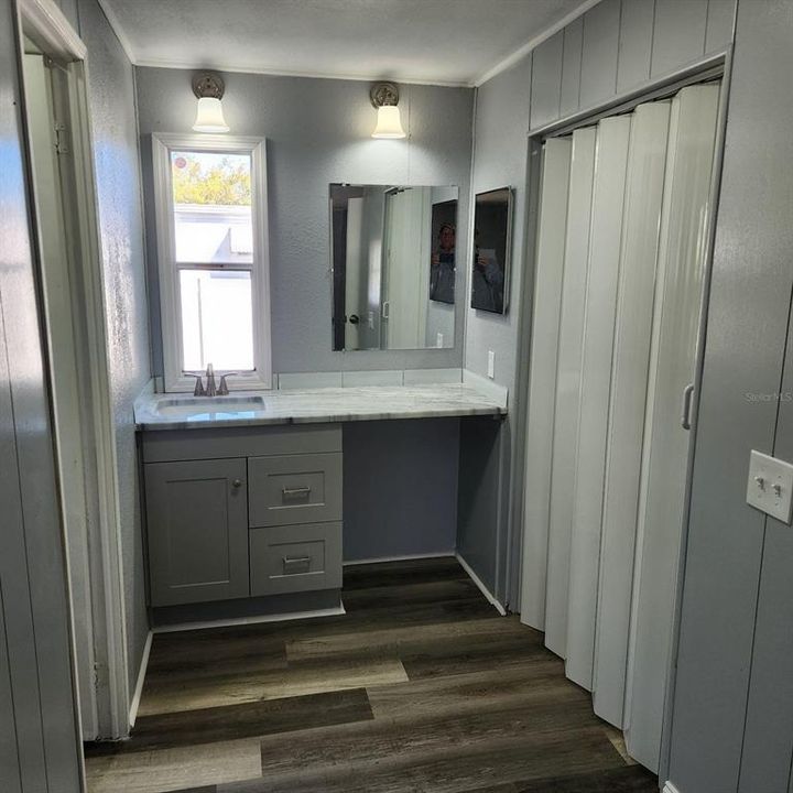 合同活跃: $153,000 (2 贝兹, 2 浴室, 1152 平方英尺)