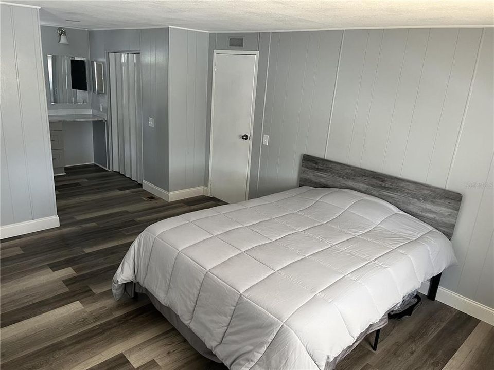 合同活跃: $153,000 (2 贝兹, 2 浴室, 1152 平方英尺)