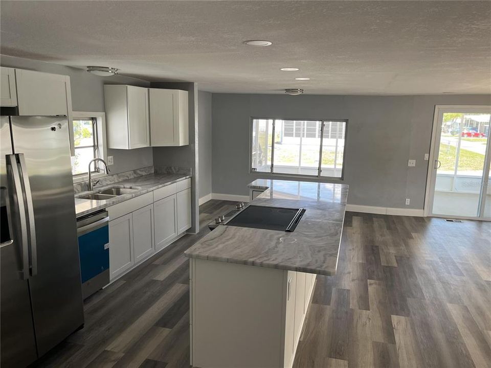 合同活跃: $153,000 (2 贝兹, 2 浴室, 1152 平方英尺)