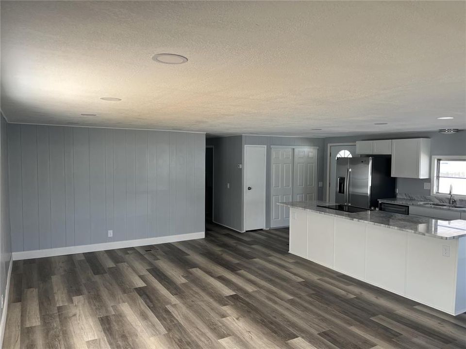 合同活跃: $153,000 (2 贝兹, 2 浴室, 1152 平方英尺)